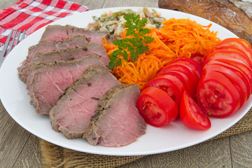 rôti de boeuf et crudités