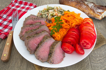 rôti de boeuf et crudités