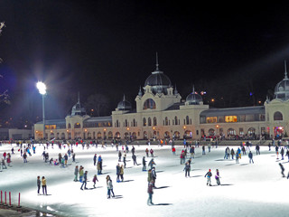 Ice skating in Budapest - 166315584