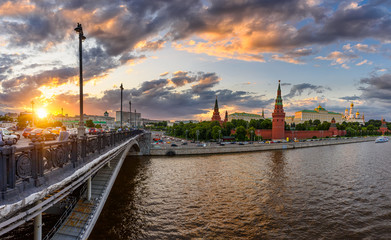Obraz premium Moscow Kremlin, Kremlin Embankment and Moscow River in Moscow, Russia. Architecture and landmark of Moscow