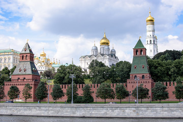 Fototapeta na wymiar RUSSIA, MOSCOW - June 30, 2017:View of the Kremlin across the river, temples with golden domes