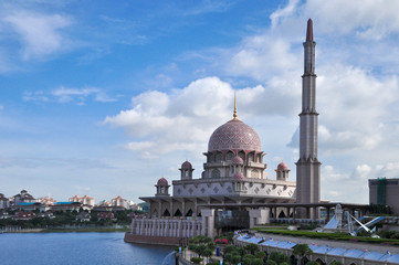 Fototapeta na wymiar modern mosque in Malaysia