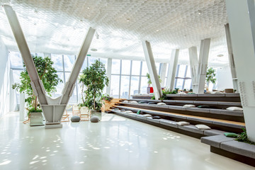 Multifunctional space for rest, presentations and meetings in a 
