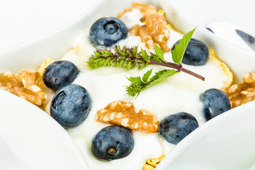 Corn flakes with yoghurt, honey, walnuts and blueberries