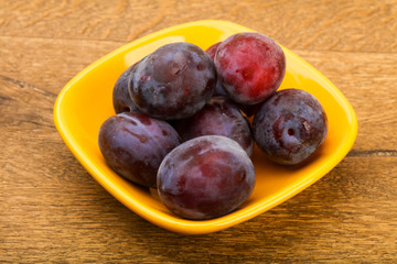 Plums in the bowl