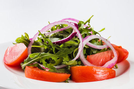 Salad with arugula and tomatoes (close)