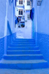 Straße und Gebäude in Chefchaouen, der blauen Stadt in Marokko. Alte traditionelle Stadt. Reiseziel-Konzept. Architektonische Dekoration und Designdetails. © Visual Intermezzo