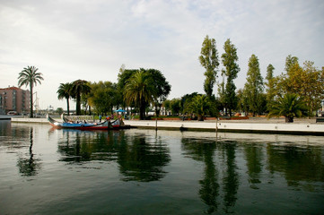 Obraz premium Canoas gondolas en Aveiro, Portugal