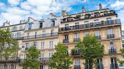 Fototapeta na wymiar Paris, typical facade, beautiful building in summer 