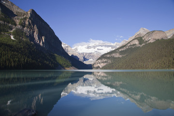 Obraz na płótnie Canvas Beautiful landscape of famous Lake Louise in Alberta, Canada