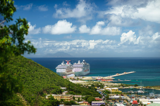 PHILIPSBURG, SINT MAARTEN. View of the port with cruise ships from the bird's flightz.