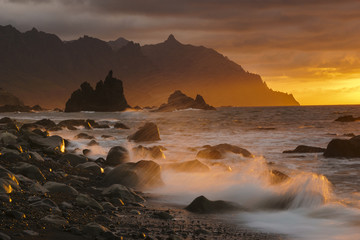 Obraz premium A fiery sunset over Benijo beach in Tenerife