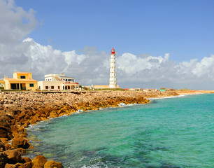 Isla de Culatra con el faro de Santa María, playas del Algarve, Portugal © joserpizarro