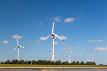 Fototapeta premium Windkraftanlagen an der Nordsee.