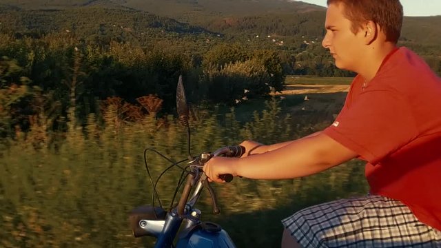 Moped Images – Parcourir 60,303 le catalogue de photos, vecteurs et ...