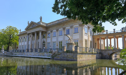 Fototapeta na wymiar Royal Lazienki Park in Warsaw - Palace on the Water