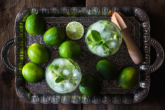 Drinks: making mojito cocktail at home