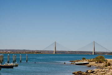 Brücke über den Grenzfluss von Portugal nach Spanien