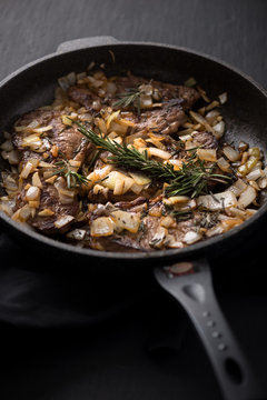 Cooking Steak in Red Wine Balsamic Vinegar Reduciton