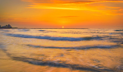 Fototapeta na wymiar Sunrise sea