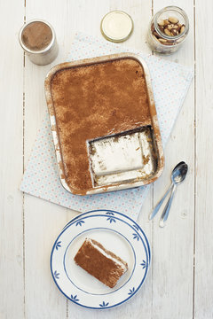 Food: Tirawmisu, vegan Tiramisu made of nuts, dates and carob