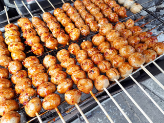 Grilled meat balls in spicy sauce