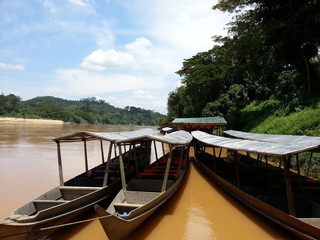 Fototapeta na wymiar Taman Negara river boats