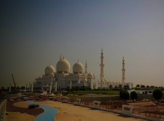 Obraz premium Exterior view to Sheikh Zayed Mosque in Abu-Dhabi, UAE