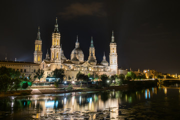 Fototapeta na wymiar Basilica del Pilar 