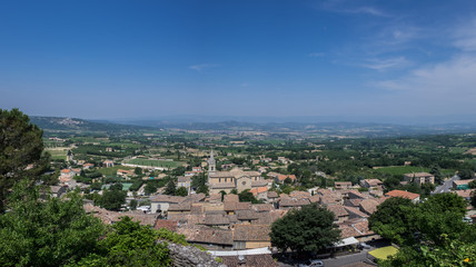 Fototapeta na wymiar Large panoramic view of Bonnieux - Village of the Luberon in Provence region. France