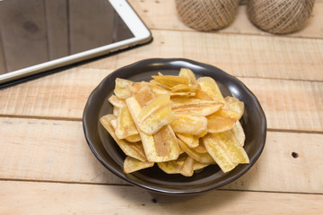  sweet banana crisps on wooden bowl