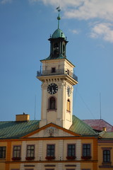 Zabytkowy ratusz w Cieszynie (Polska, województwo śląskie), wybudowany w 1496 roku, styl klasycystyczny.