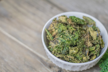 Homemade Green Kale Crispy Chips Nutritional Vegan