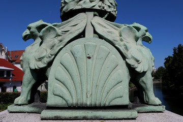 Sockel mit Drachen einer Lampe auf der Drachenbr&uuml;cke von Ljubljana, Slowenien 