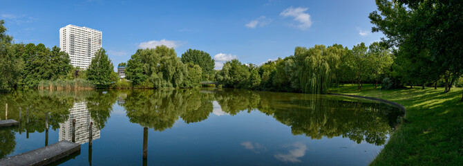 Natur in der Plattenbausiedlung: Der Berliner Fennpfuhlpark © ebenart