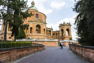 Fototapeta na wymiar BOLOGNA, ITALIA - LUGLIO 23, 2017: Santuario di San Luca - Emilia Romagna