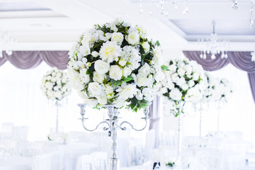 elegant wedding reception table arrangement, floral centerpiece