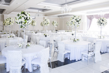 elegant wedding reception table arrangement, floral centerpiece