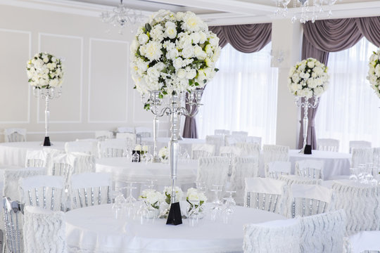 elegant wedding reception table arrangement, floral centerpiece