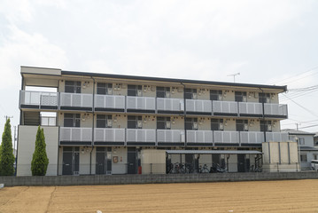 3階立て　アパート　イメージ