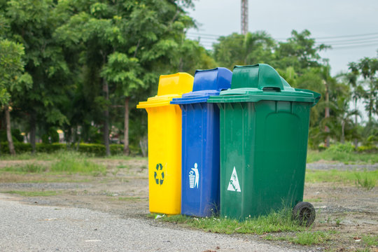 Separate trash bin