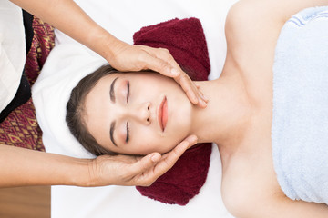 Obraz na płótnie Canvas Close up of Beautiful young woman having head massage in spa salon wellness, Beauty healthy lifestyle and relaxation concept.