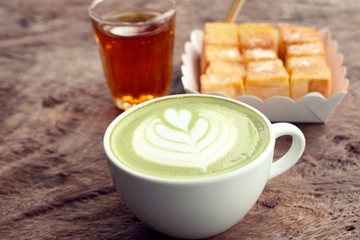 hot green tea with bread