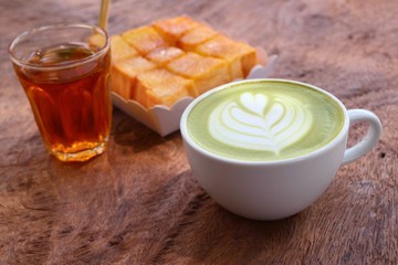 hot green tea with bread