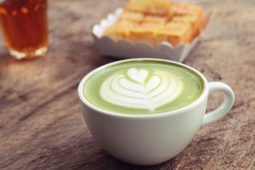 hot green tea with bread