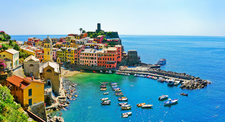 Fototapeta na wymiar View of the beautiful seaside of Vernazza village in summer in the Cinque Terre area, Italy.