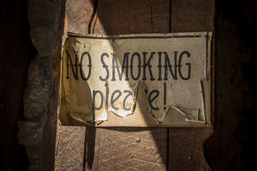No Smoking Sign im Wild West Städtchen Viriginia City, Montana