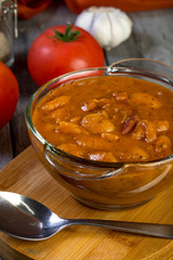 Stewed beans in tomato sauce.