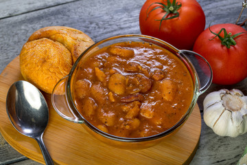 Stewed beans in tomato sauce served in bowls.