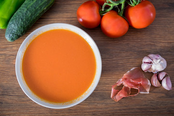 Gazpacho saludable para beber fresco en verano